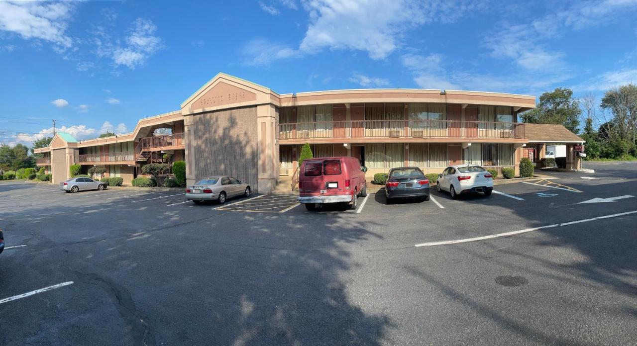 Travelers Inn South Brunswick Terrace Esterno foto