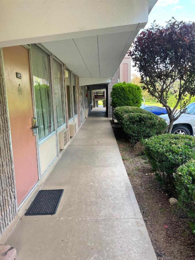 Travelers Inn South Brunswick Terrace Esterno foto