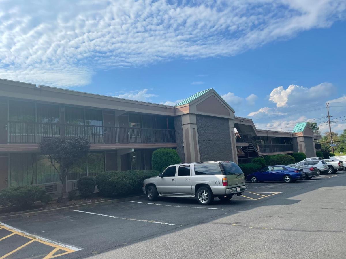 Travelers Inn South Brunswick Terrace Esterno foto