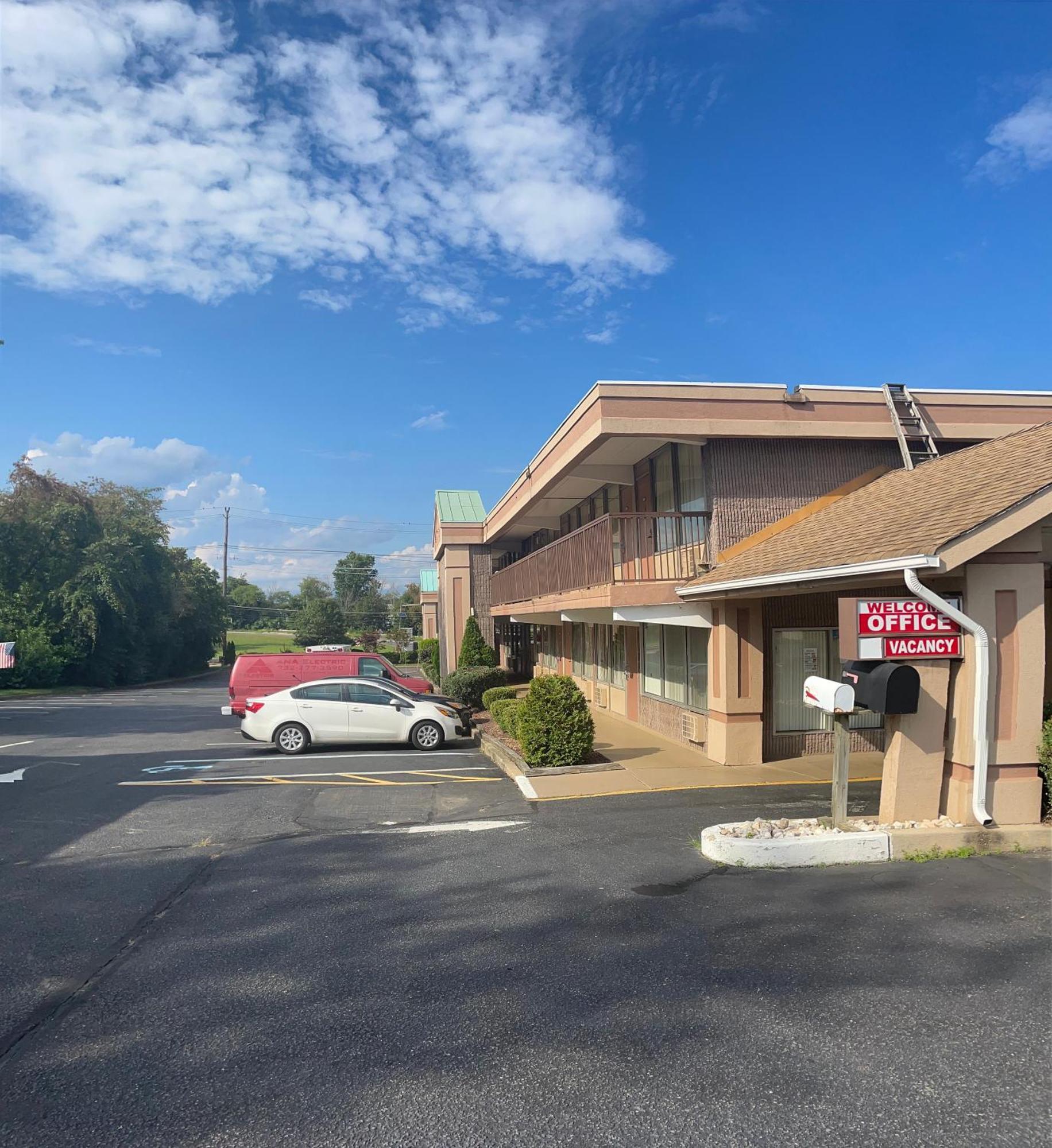 Travelers Inn South Brunswick Terrace Esterno foto