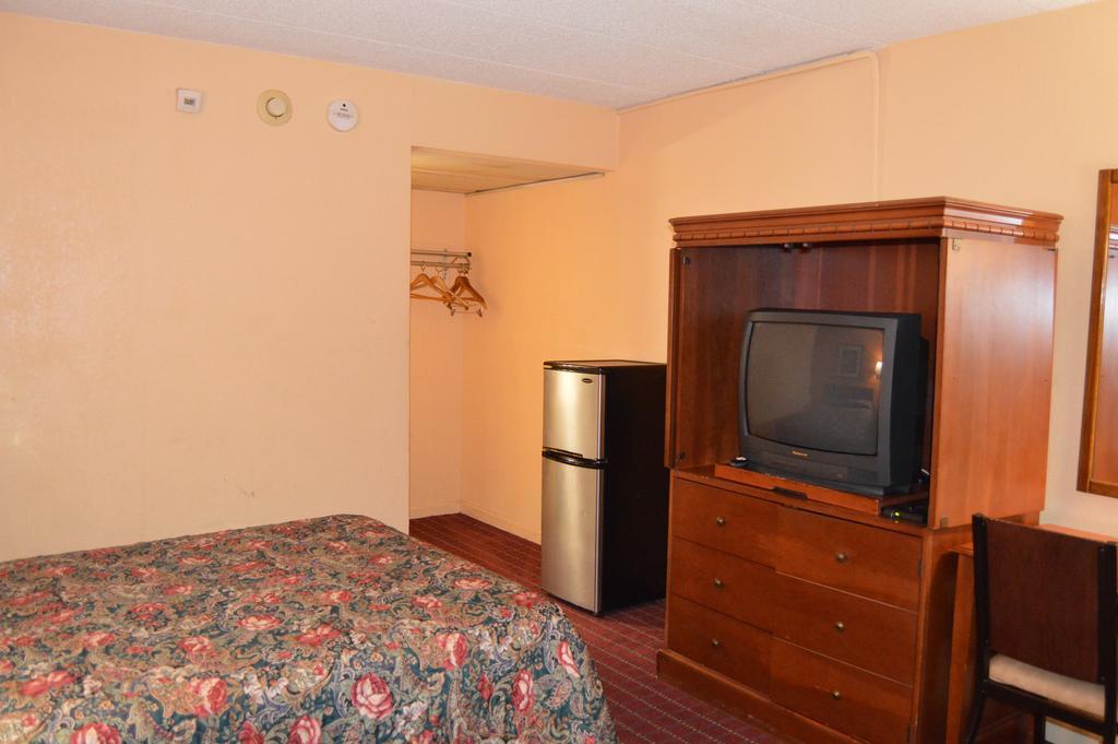 Travelers Inn South Brunswick Terrace Esterno foto