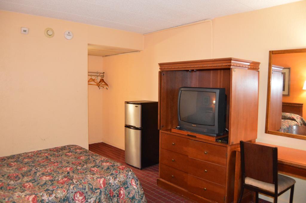 Travelers Inn South Brunswick Terrace Esterno foto