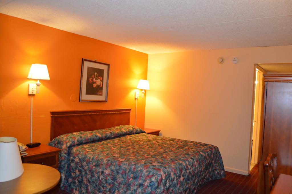 Travelers Inn South Brunswick Terrace Esterno foto