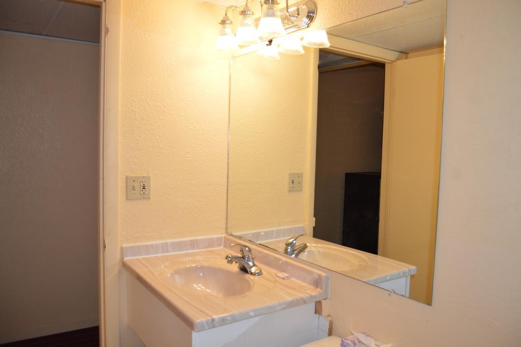 Travelers Inn South Brunswick Terrace Esterno foto