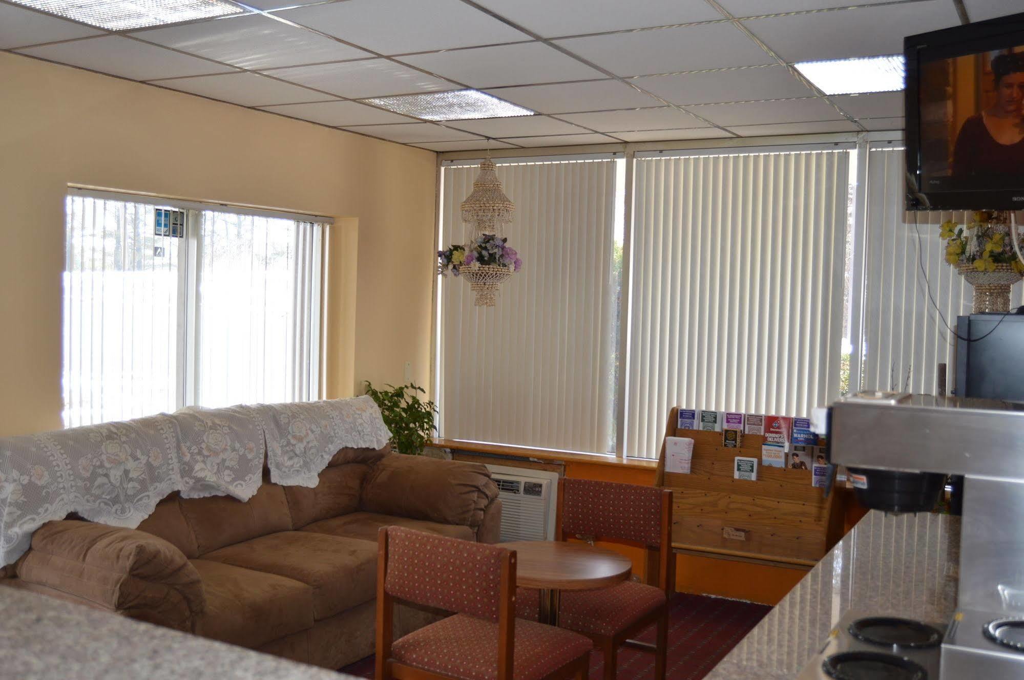 Travelers Inn South Brunswick Terrace Esterno foto