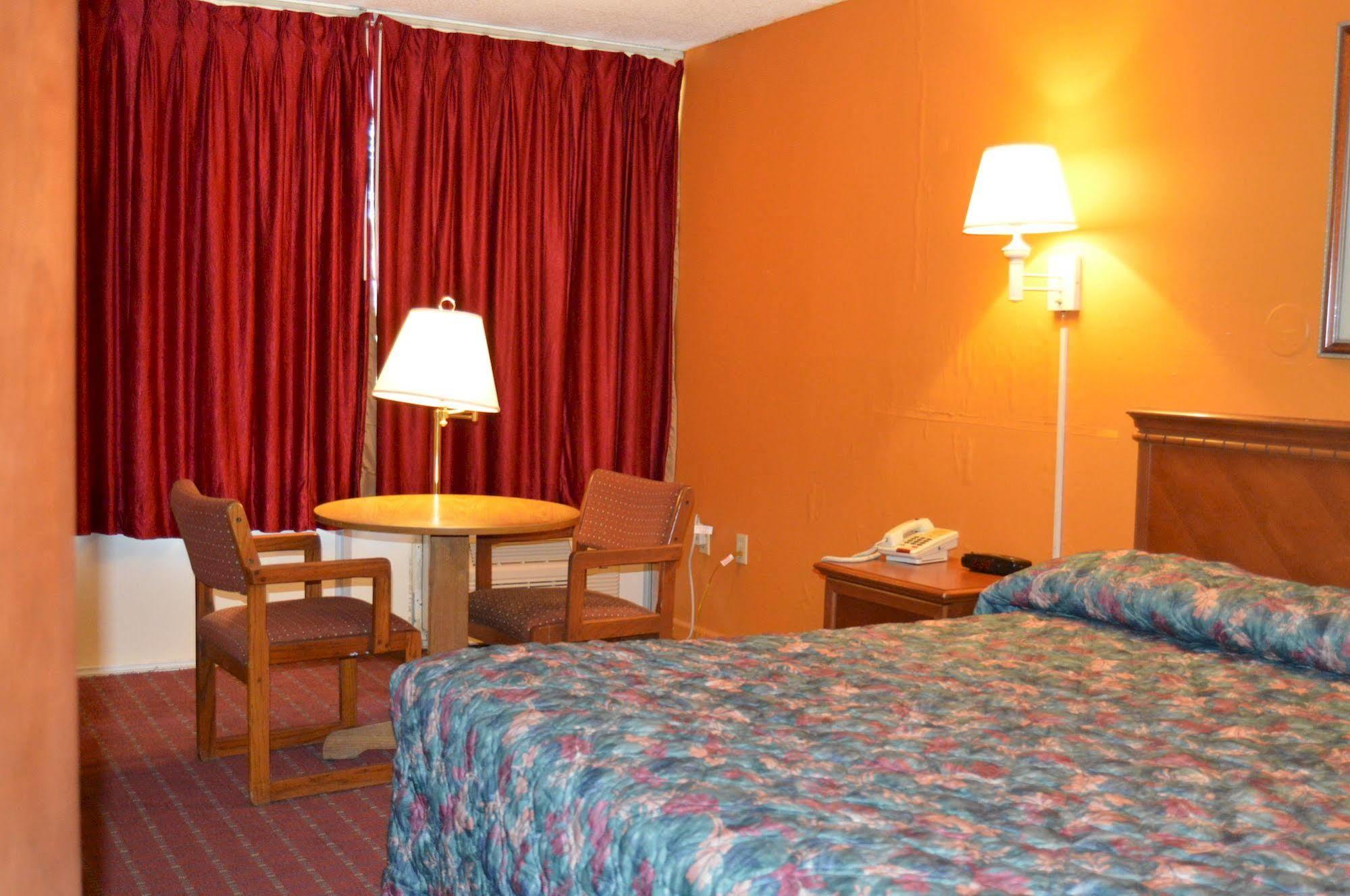 Travelers Inn South Brunswick Terrace Esterno foto