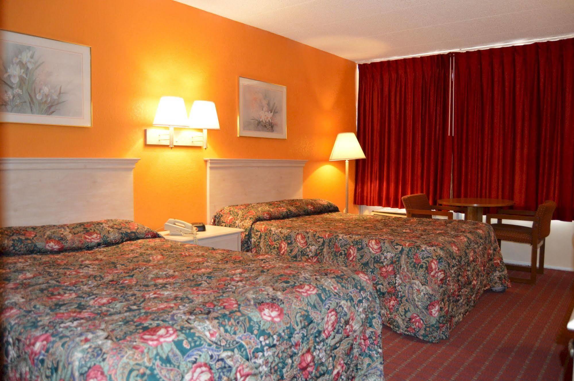 Travelers Inn South Brunswick Terrace Esterno foto