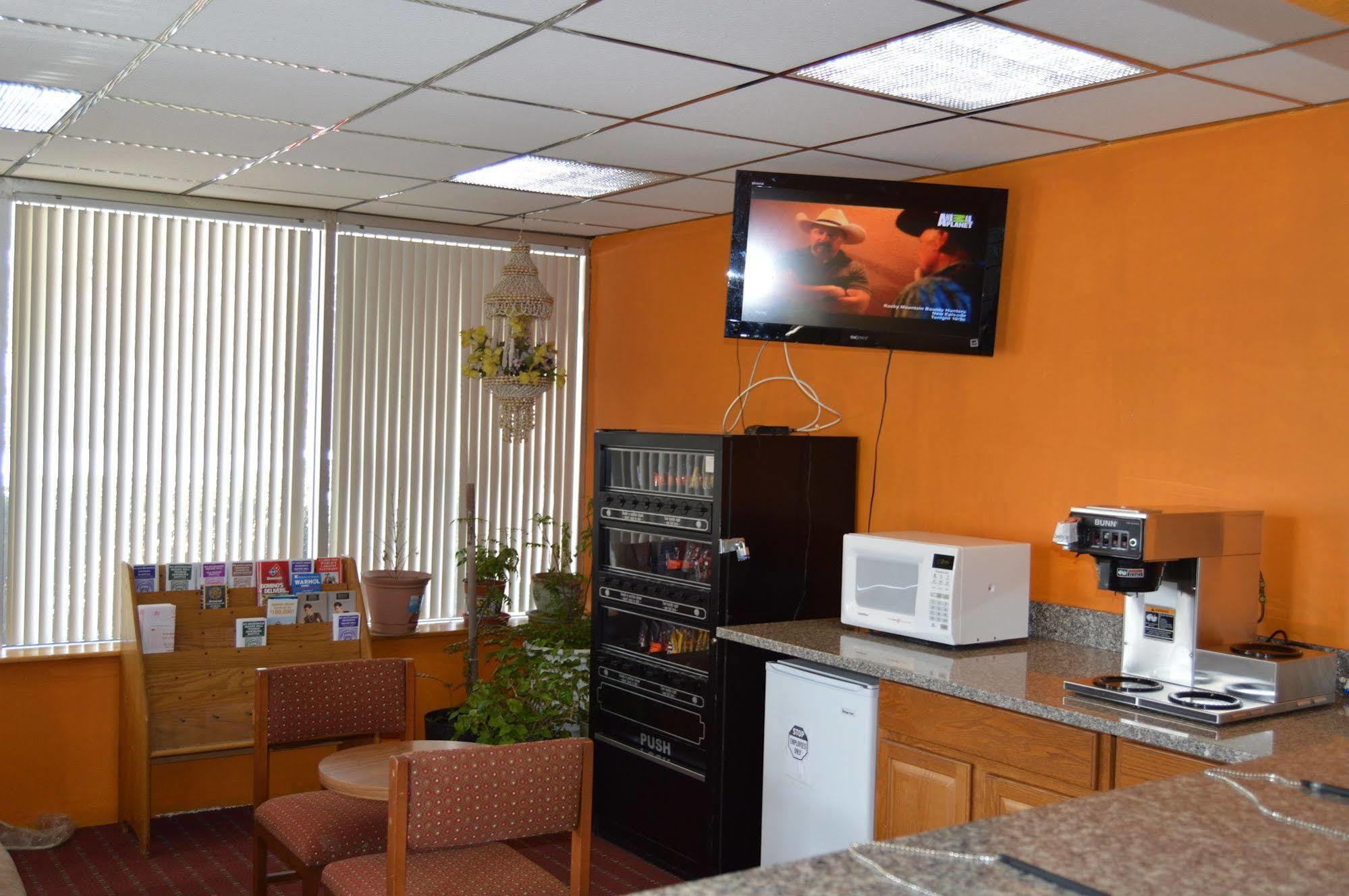 Travelers Inn South Brunswick Terrace Esterno foto