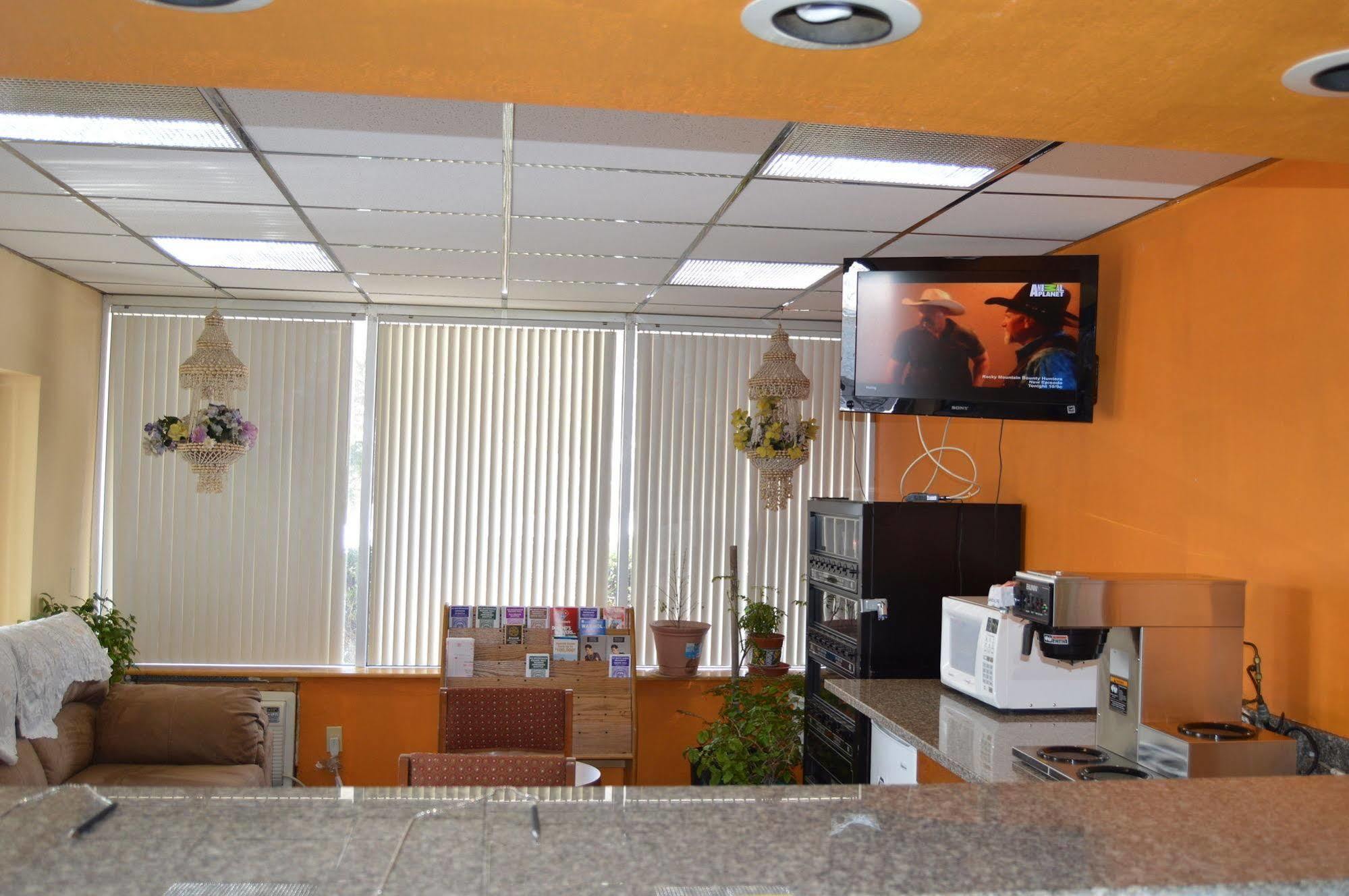 Travelers Inn South Brunswick Terrace Esterno foto